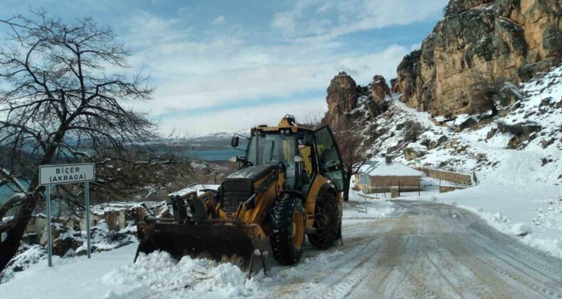 Diyarbakır’da kardan kapanan 474 kilometre yol ulaşıma açıldı