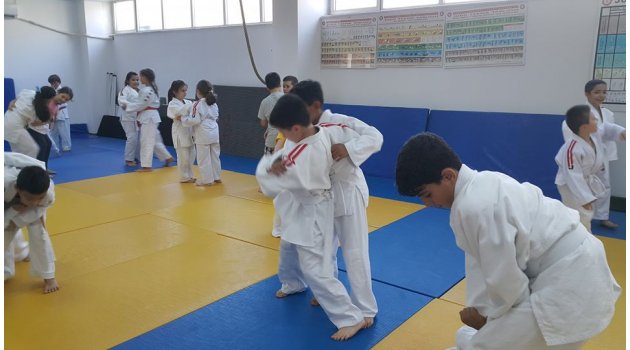 Judocular Antrenmanlarını Sürdürüyor
