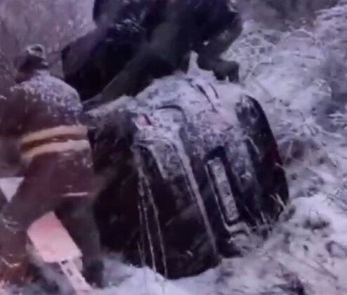 Çatalca’da kar nedeniyle araçlar yolda kaldı, bir otomobil kaza yaptı