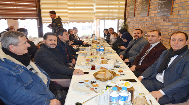 Ak Parti İl Başkanlığı Basın Mensuplarına Kahvaltı Düzenledi.