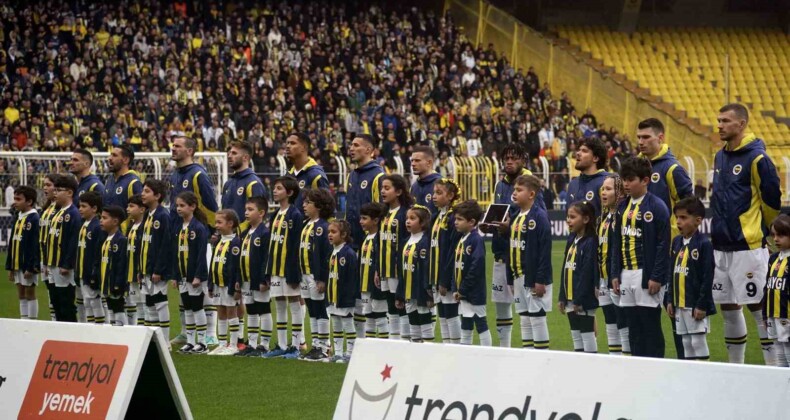Trendyol Süper Lig: Fenerbahçe: 1 – Samsunspor: 0 (Maç devam ediyor)