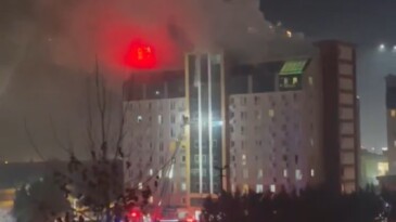 Esenyurt’ta 11 katlı rezidansta korkutan yangın: Mahsur kalan 40 kişi itfaiye ekiplerince kurtarıldı