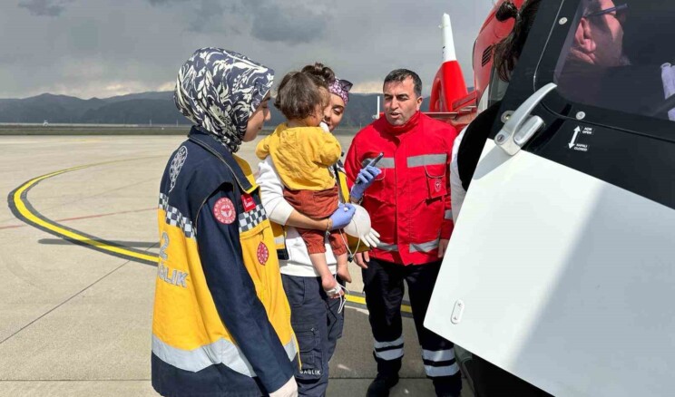 Şırnak’ta enfeksiyon şikayeti olan bebek ambulans helikopter ile Elazığ’a sevk edildi